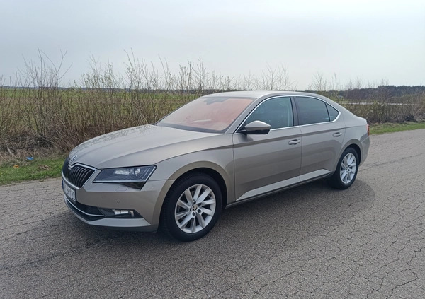 Skoda Superb cena 79900 przebieg: 200234, rok produkcji 2017 z Wyszków małe 154